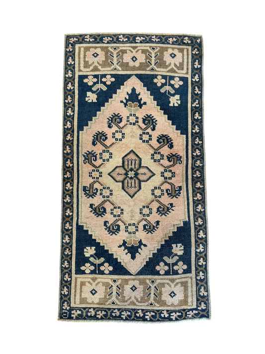 21” x 42” Yastik II