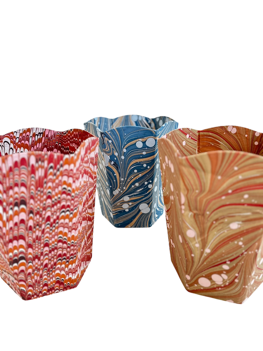 Marbled Scalloped Collapsible Basket