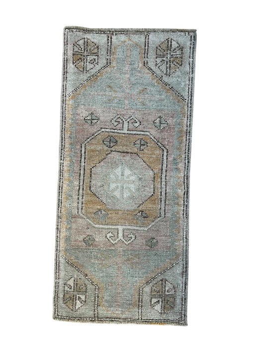 17” x 37” Yastik